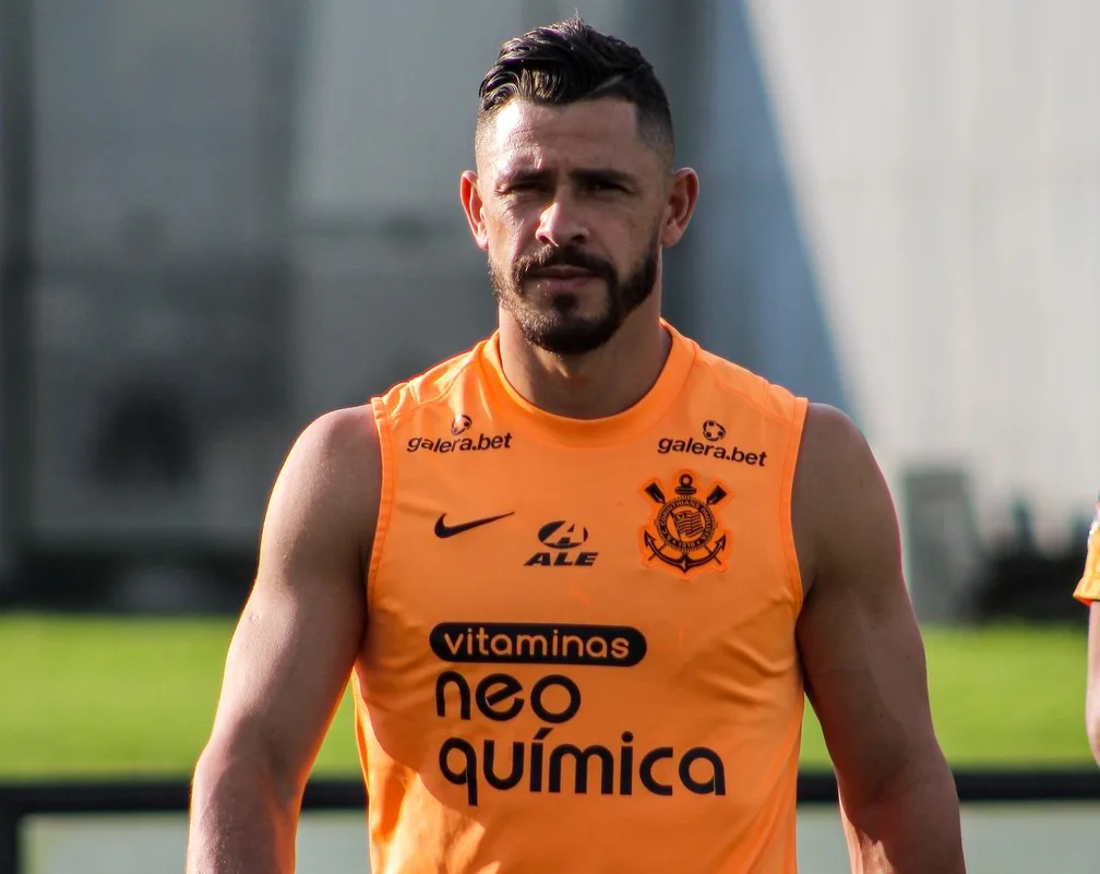 Giuliano perde espaçocom Vitor Pereira na equipe titular do Timão