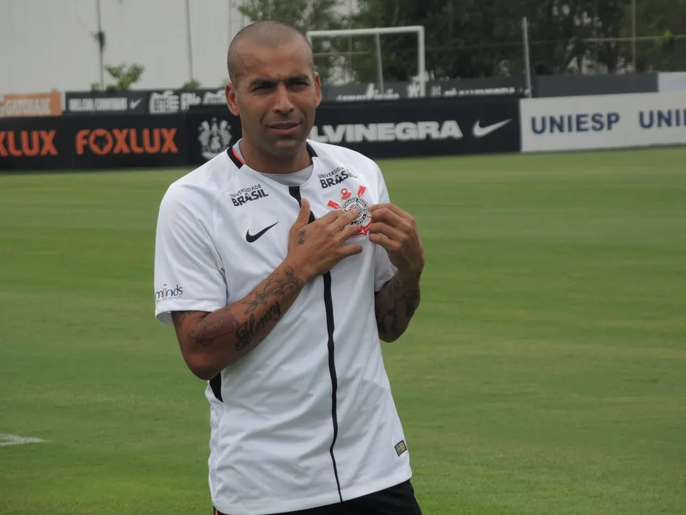 Sheik é apresentado no Corinthians e promete dar resposta em campo