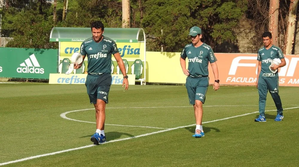 Vida após Cuca: Alberto Valentim comanda treino com reservas do Palmeiras