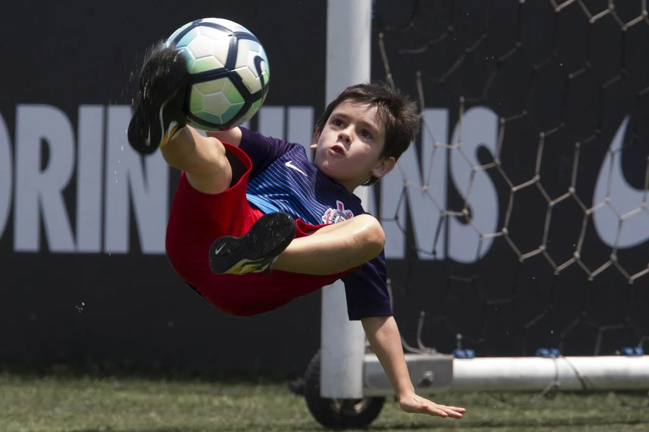 Famoso no CT, filho de Fagner entra para time sub-8 de futsal do Corinthians