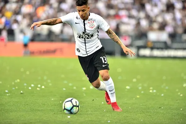 Jô fala em ficar para Libertadores, e Arana cogita retorno ao Corinthians no futuro