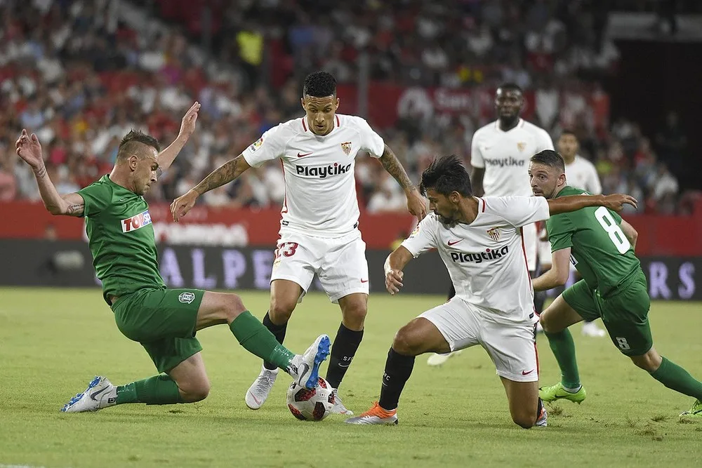 Corinthians observa situação de Guilherme Arana; lateral pode deixar o Sevilla