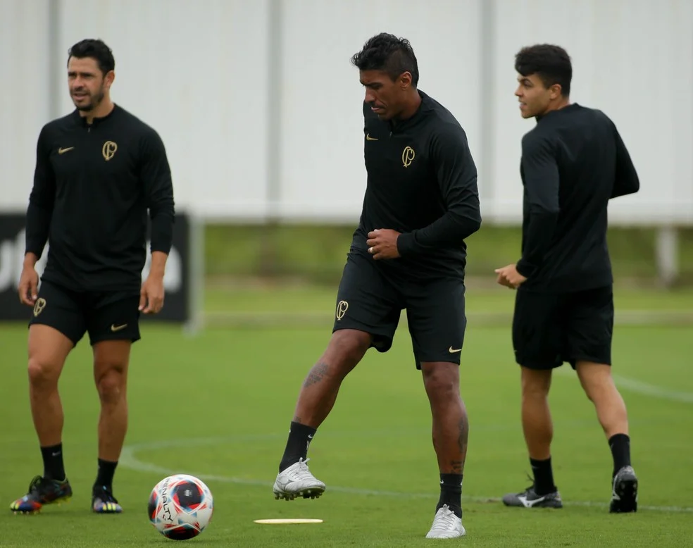 Giuliano de meia? Paulinho titular? O que Lázaro pode fazer no Corinthians sem Renato Augusto