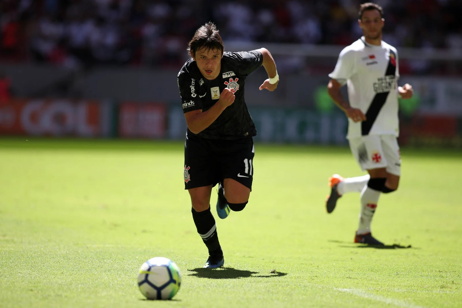 Romero vive saga para ganhar bola de seu primeiro hat-trick pelo Corinthians