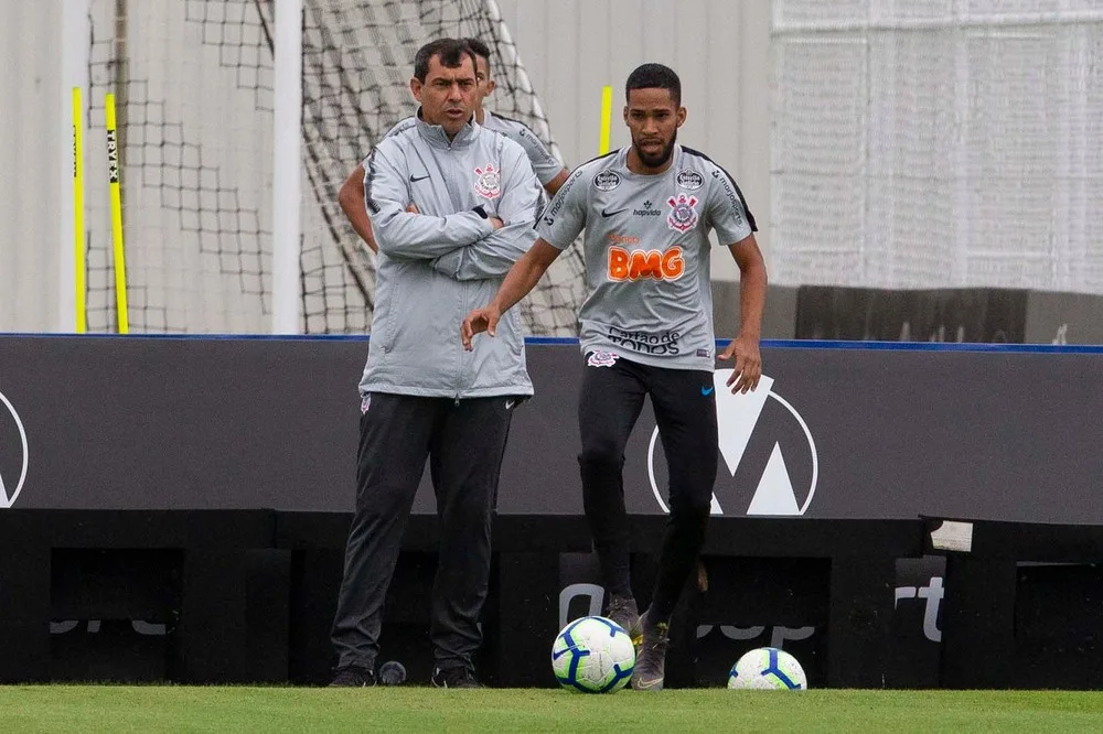 Corinthians deve ter mudanças na escalação para encarar o Avaí, no domingo; veja quem pode entrar