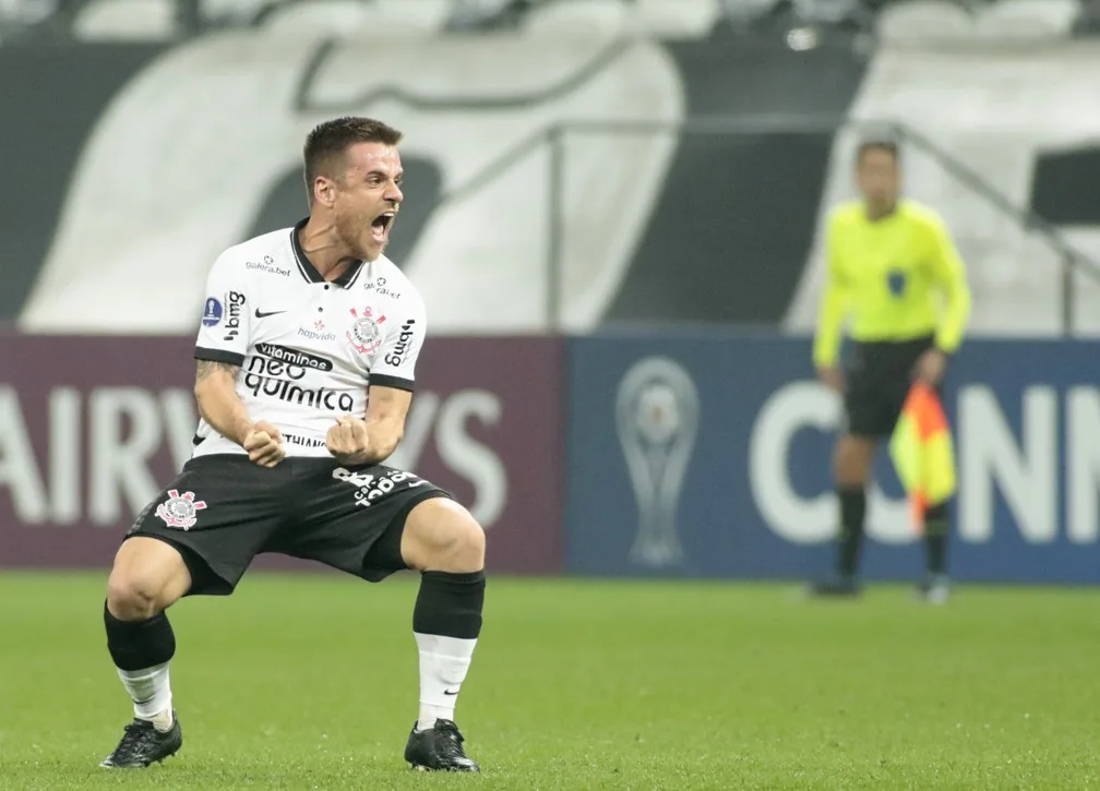 Perto de completar 100 jogos pelo Corinthians, Ramiro fala em 