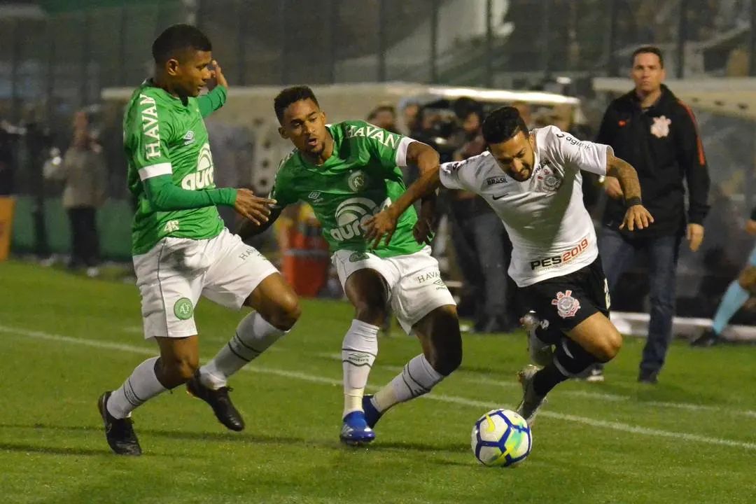 [RESUMÃO] Corinthians vence a Chapecoense pela segunda vez, desta vez na Arena Condá, e passa para a semifinal da Copa do Brasil