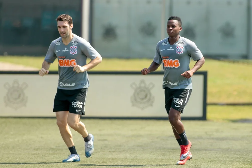 Corinthians ultrapassa número de estrangeiros e terá que fazer 