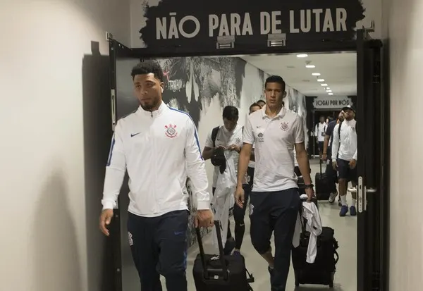 Líder no Corinthians, Balbuena dá apoio a Kazim e diz: 