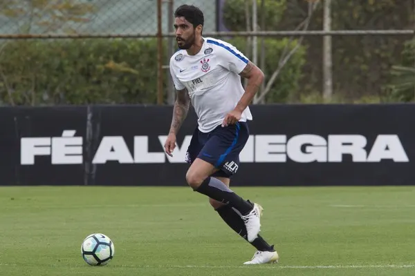 Vilson em campo, Léo Santos fora: as mudanças na defesa do Corinthians