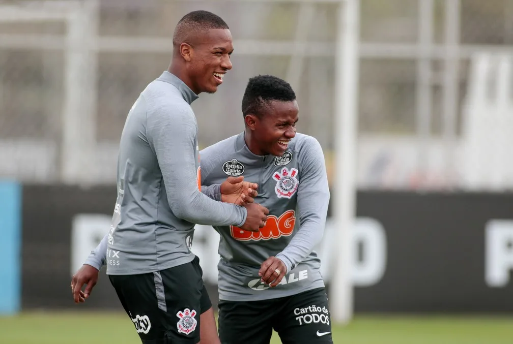 Acertado! Corinthians paga dois meses de salários atrasados e quer quitar dívida na sexta