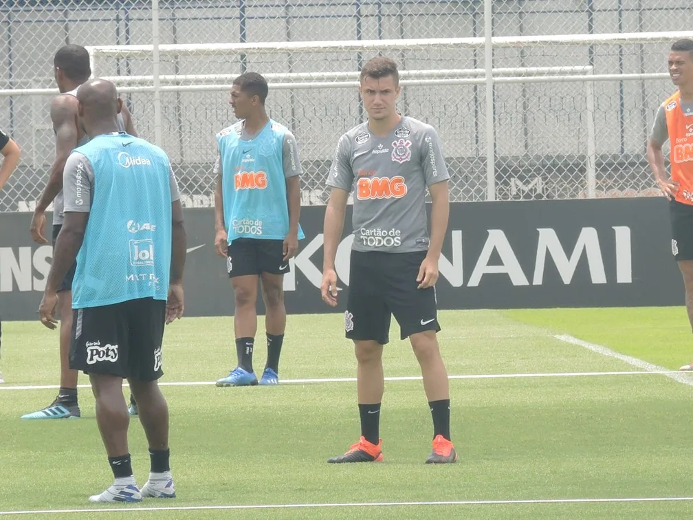 Corinthians se reapresenta e espera contar com Ramiro na decisão da próxima quarta-feira