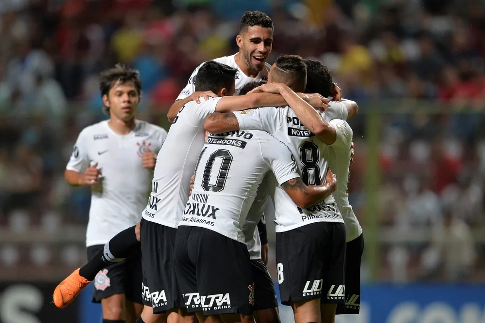 Atuações: Jadson faz hat-trick em show do Corinthians na Venezuela