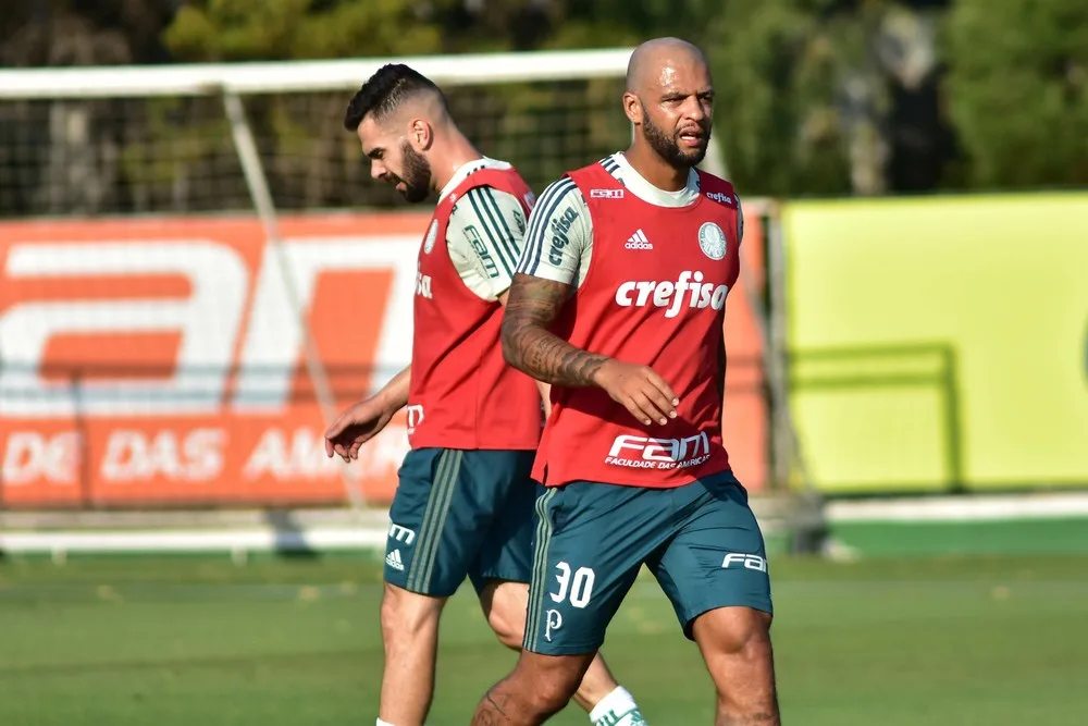  Palmeiras treina com reservas, suspensos e Felipe Melo na Academia de Futebol