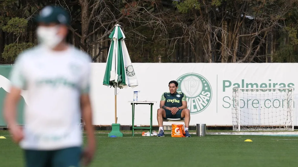 Gómez e Rony jogam contra o Corinthians? Palmeiras tem dia decisivo para escalar a dupla