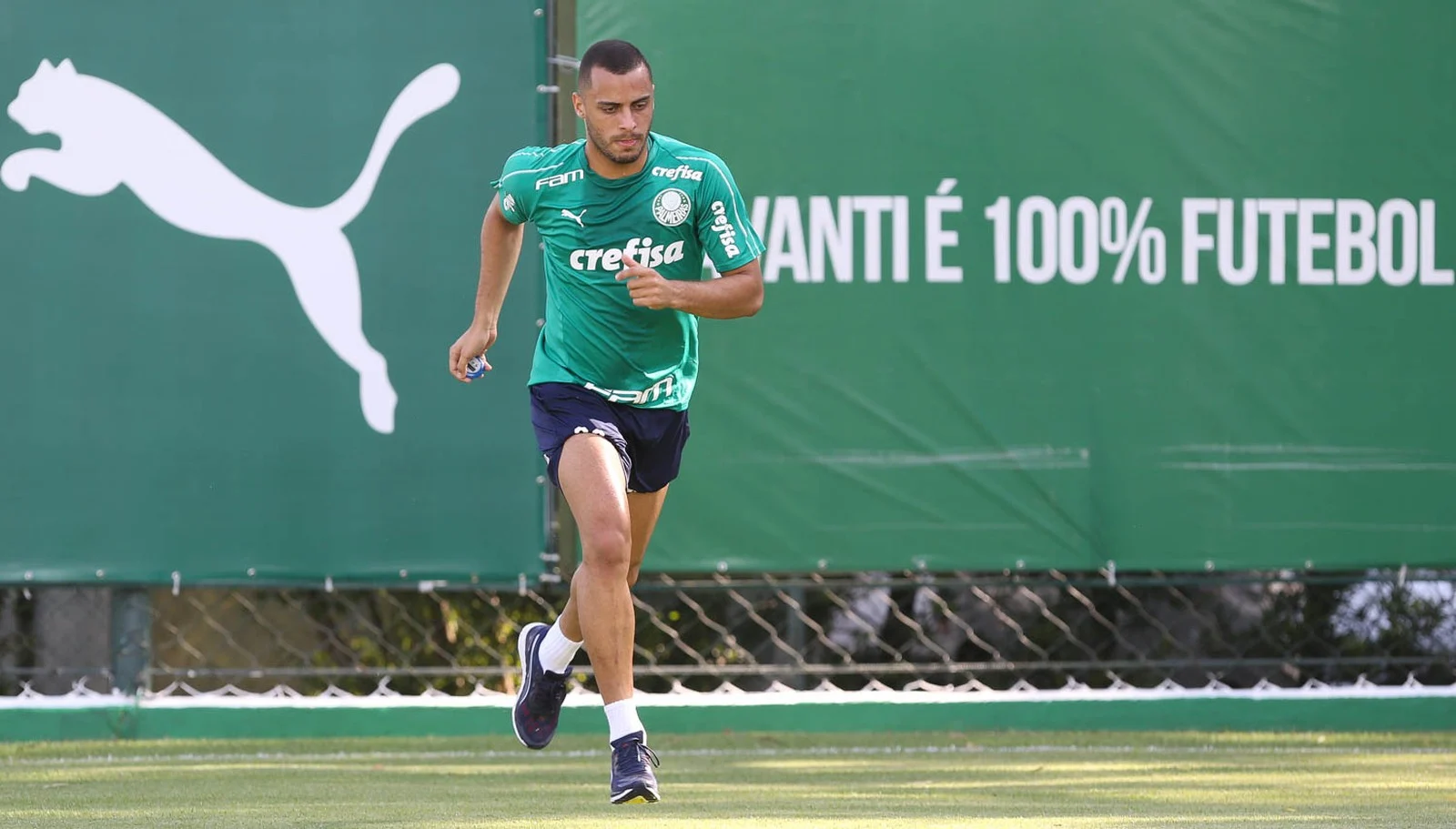 Com dúvidas sobre inscrição, Arthur Cabral voltará a treinar antes de clássico