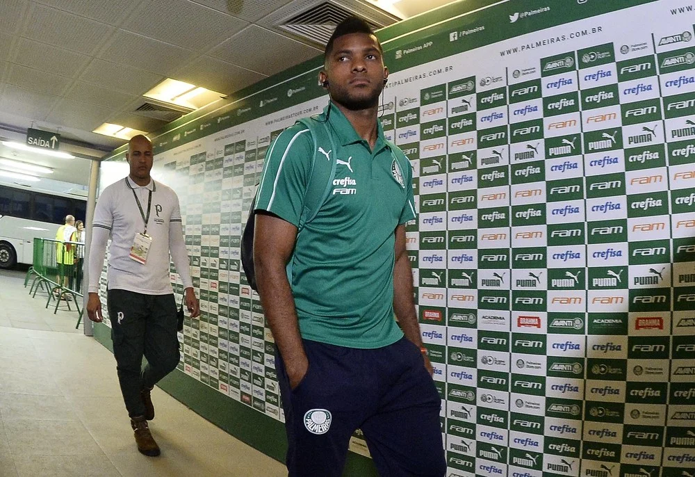 Palmeiras busca centroavante para o lugar de Borja