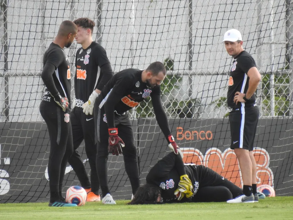 Cássio sofre luxação no polegar da mão esquerda e passará por exames; confira