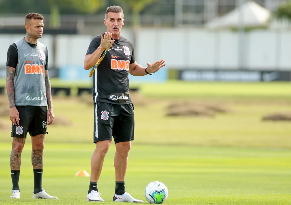 Após nova chance e desabafo sobre Mancini, Corinthians vê evolução de Luan