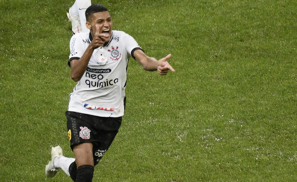 Romarinho, Casão, Ronaldo... Rodrigo Varanda repete ídolos e marca em 1º Dérbi no Corinthians