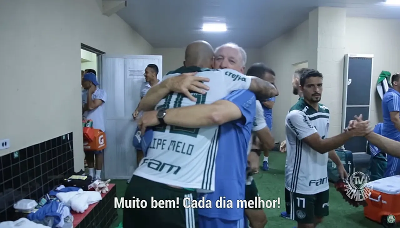 Felipe Melo volta ao vestiário que quase o tirou do Palmeiras há um ano