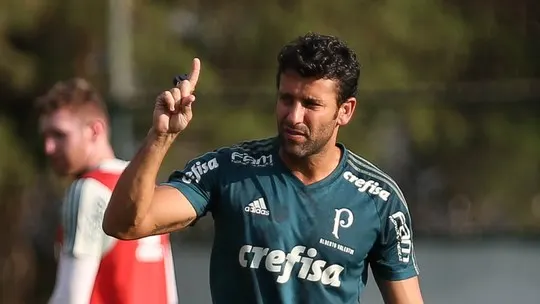  Casagrande acredita que Palmeiras vai tirar o título do Brasileirão do Corinthians