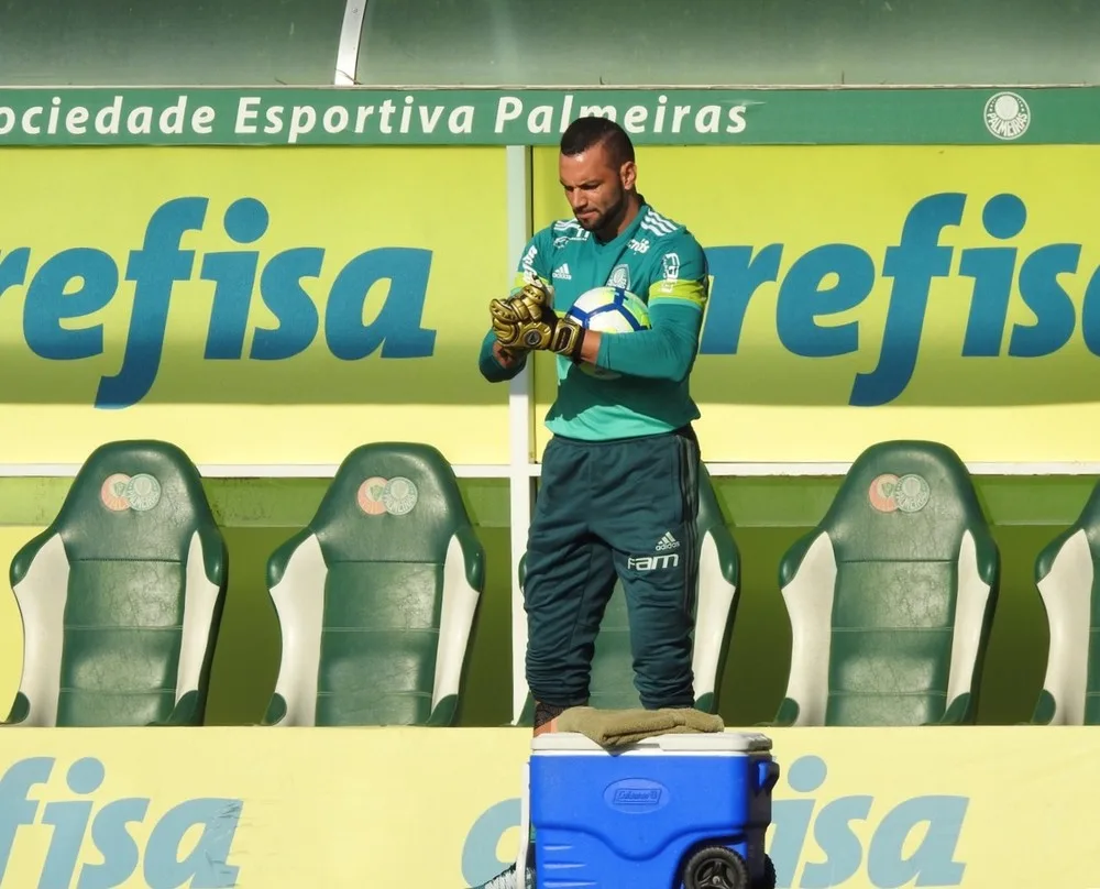 Weverton treina no Palmeiras e pode voltar no clássico contra Corinthians