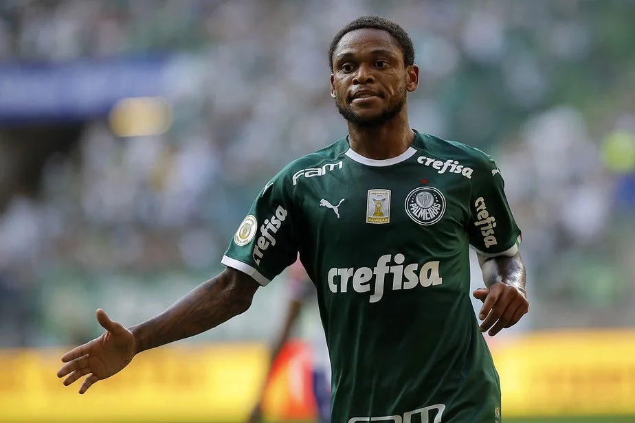 [ENQUETE] Para você, aconteceu falta de Luiz Adriano no segundo gol do Palmeiras?