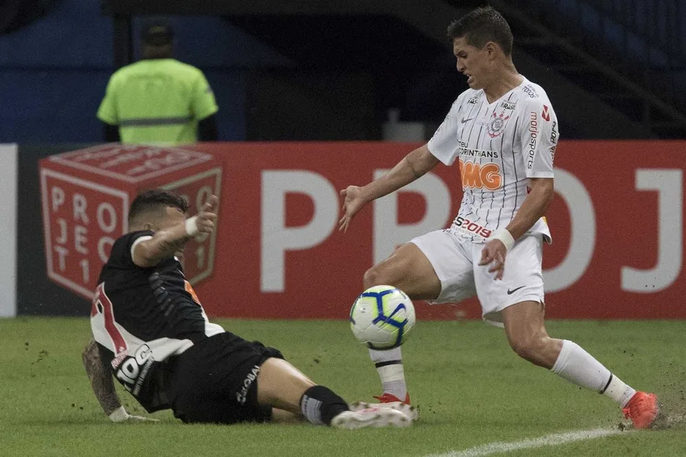 Titular em retomada, Mateus Vital é o jogador mais caçado do Corinthians no Brasileirão