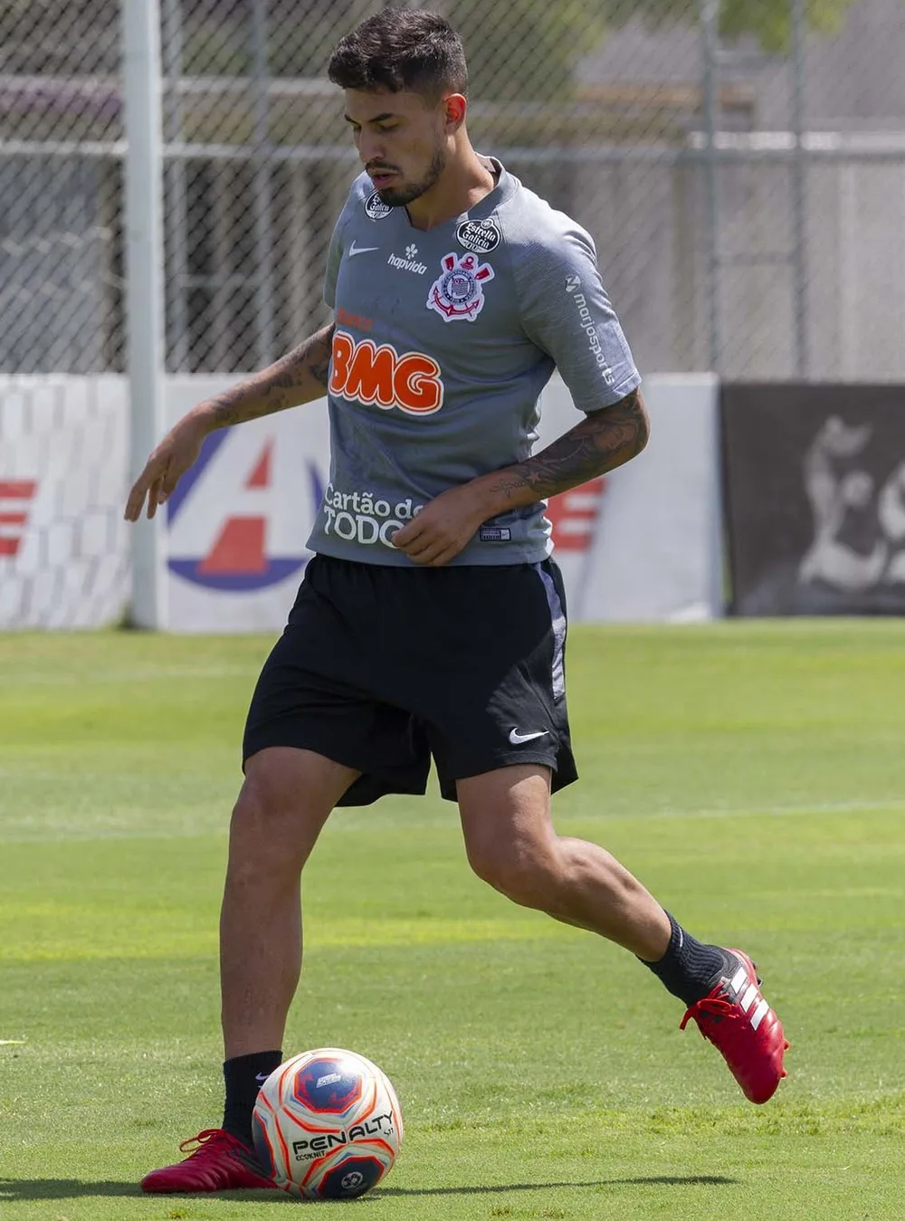 Tiago Nunes dá confiança a Pedro Henrique no Corinthians e tenta repetir trajetória de Léo Pereira