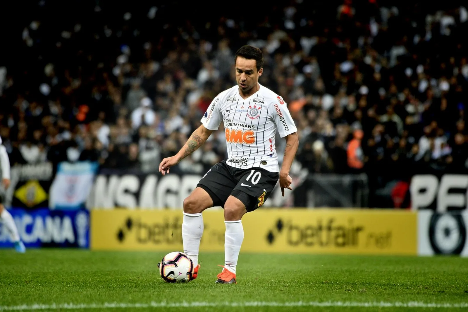 Um mês após adeus público, Jadson fecha acordo de rescisão de contrato com o Corinthians