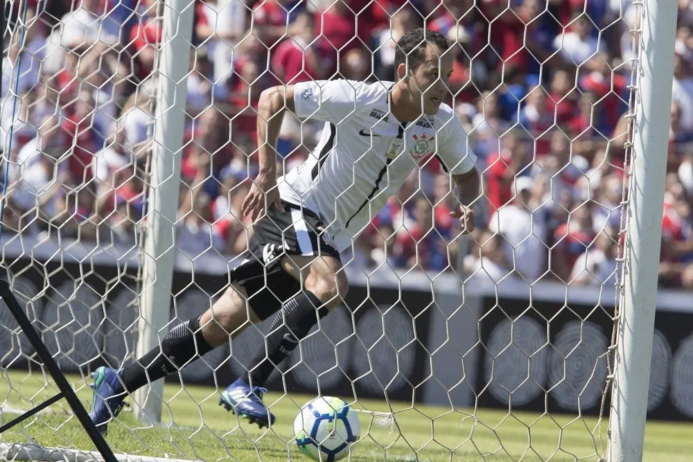 Rodriguinho participa de mais de um terço dos gols do Corinthians e vive melhor ano