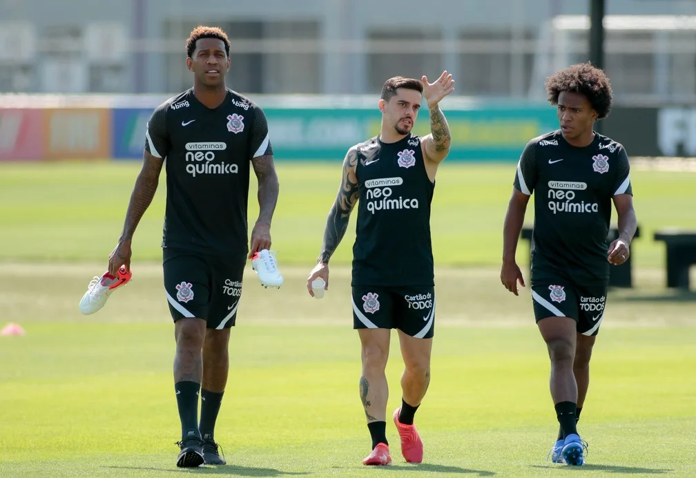 15 anos depois, Willian e Fagner retomam parceria invicta no Corinthians