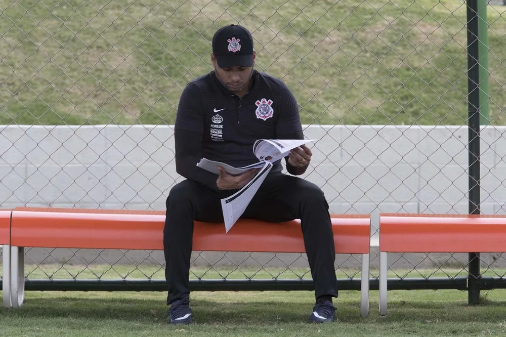 Jair Ventura tem dificuldades para encontrar Corinthians ideal e ainda não repetiu escalação