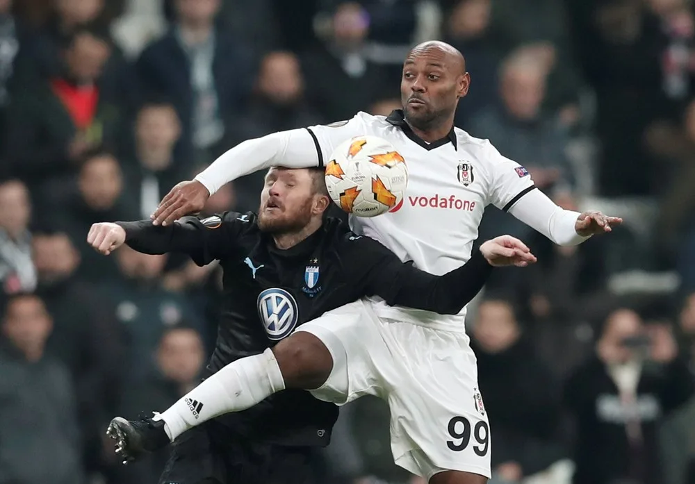 Vagner Love e Marcelo Moreno: veja a situação dos atacantes avaliados pelo Corinthians