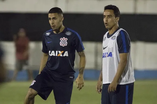 Corinthians se reúne com empresários de Gabriel e Jadson e promete pagar dívidas