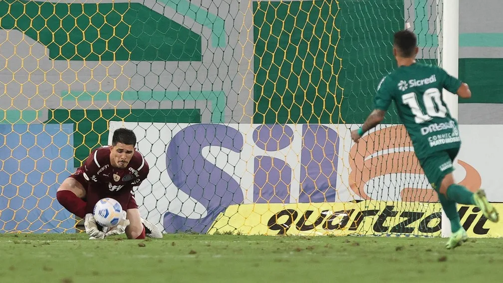 Vinicius Silvestre agradece elogios de ídolos e diz ter feito sua melhor atuação pelo Palmeiras