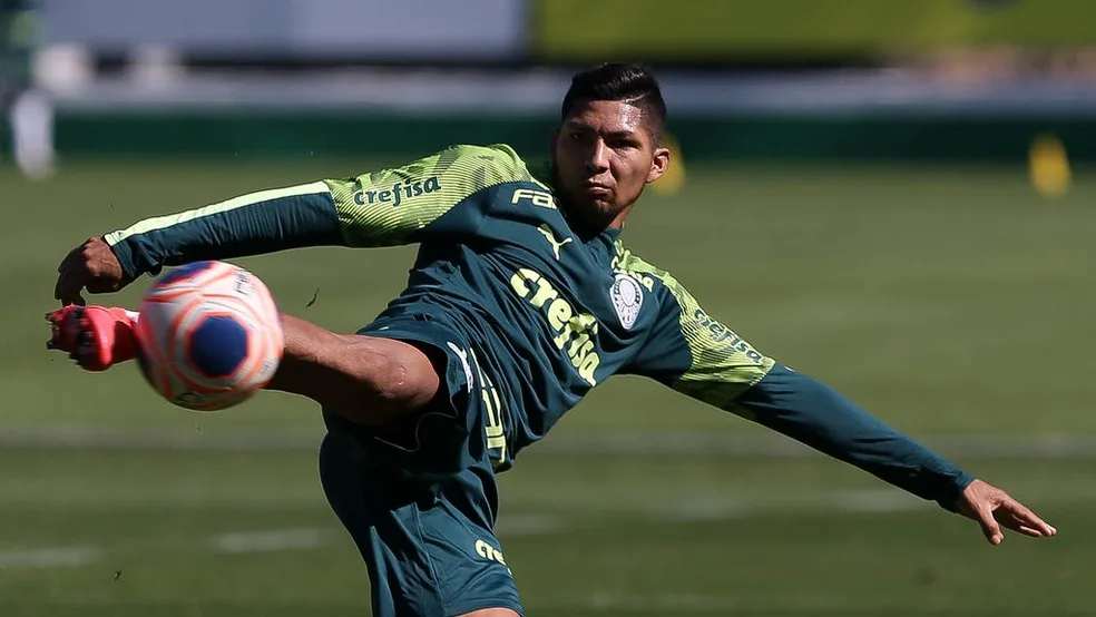 Sem Luxa, elenco do Palmeiras encerra semana com mais um treino com bola e testes para Covid-19