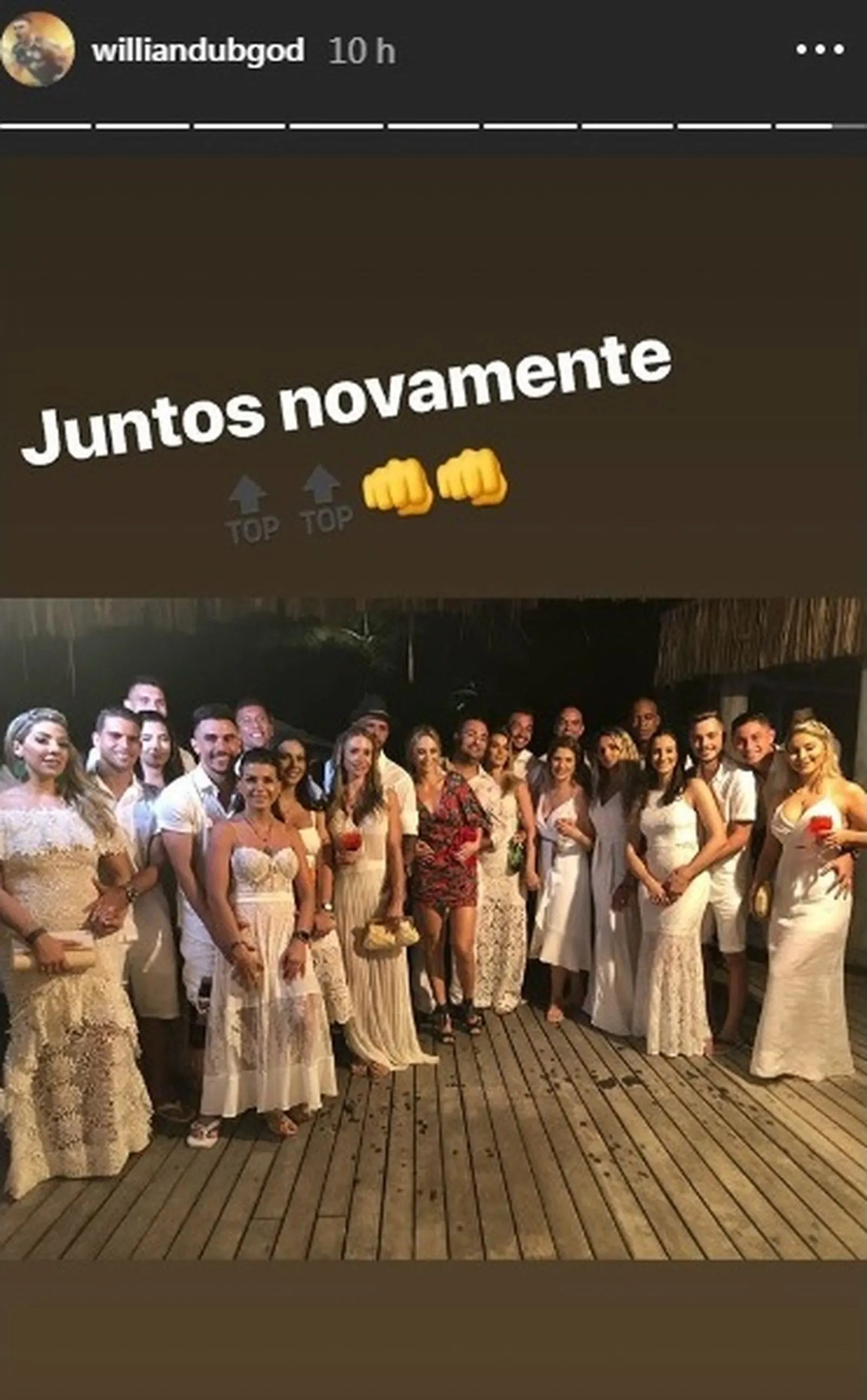 Jogadores se reúnem em celebração do casamento de Mattos, na Bahia