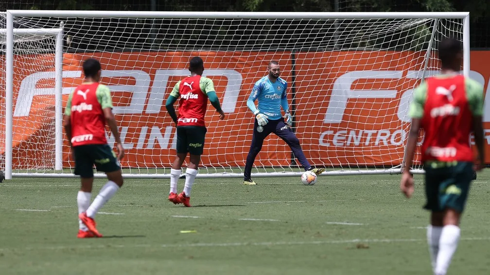 Antes de viagem ao Rio, Palmeiras faz treino tático na Academia com jogadores poupados
