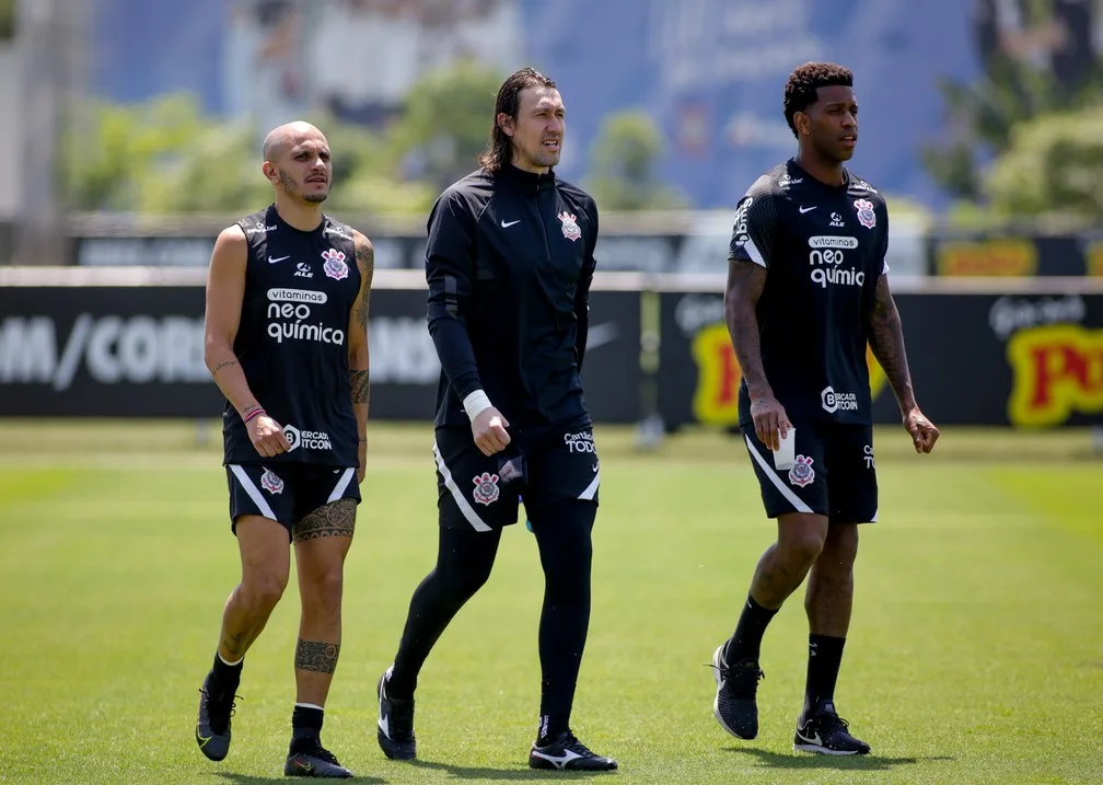 Sistema defensivo vive fase instável e testa meta de Sylvinho no Corinthians 