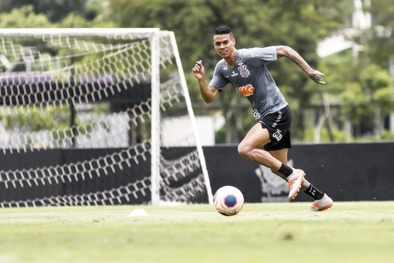 Richard perde espaço no Corinthians e estuda propostas para deixar o clube