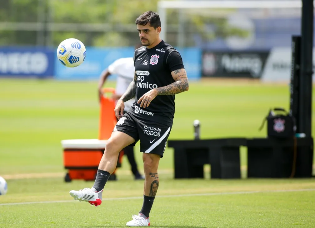 Fagner se vê pronto para ampliar história e igualará marca de Marcelinho no Corinthians
