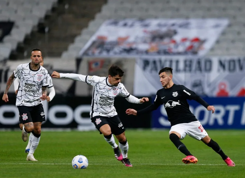 Sem conseguir engrenar nas competições, Corinthians bate recorde negativo em casa