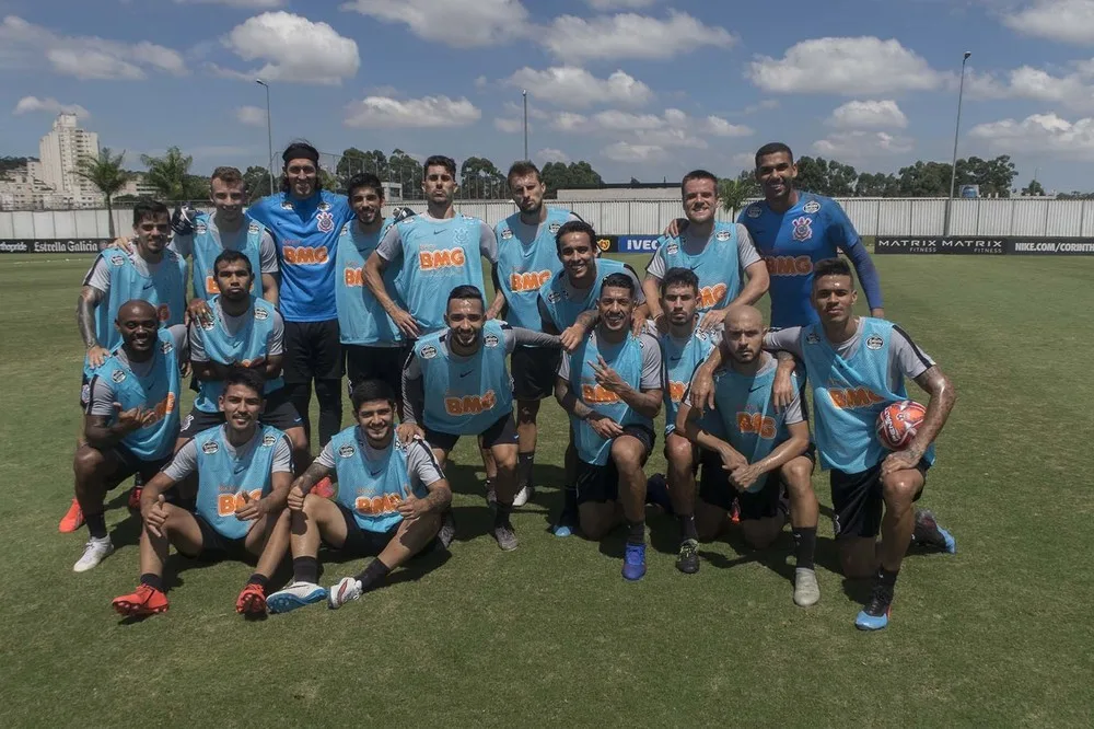 Antes de clássico contra o Santos, Corinthians organiza defesa, treina finalizações e faz rachão