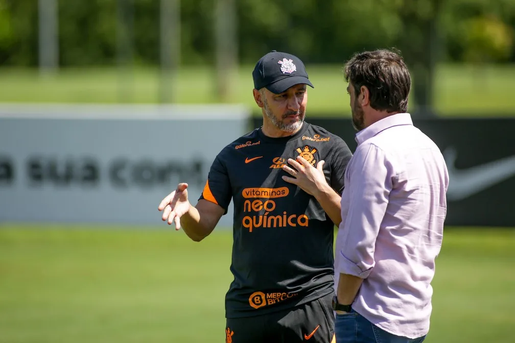 Duilio defende escalação de Vítor Pereira e agradece torcida do Corinthians