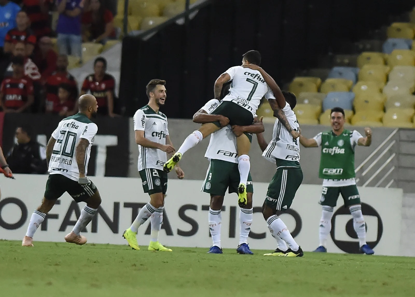 Com vitória, Corinthians afasta risco de queda