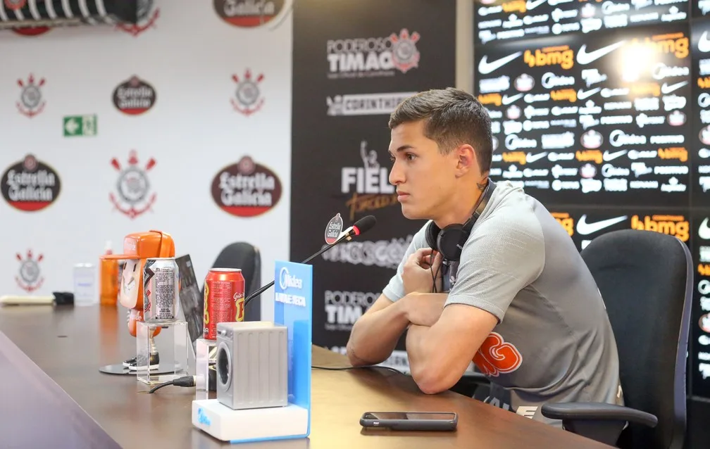 Em coletiva, Mateus Vital destaca importância de elenco para o Corinthians e elogia Otero, do Atlético