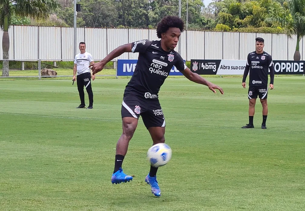 Willian é relacionado para o duelo contra o Athletico, veja a provável escalação 