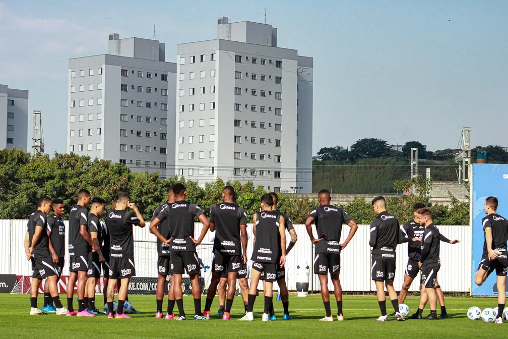 Corinthians inicia preparativos para duelo com Fluminense; Sylvinho deve repetir escalação